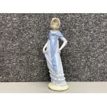 Nao by Lladro ‘stylish woman’ in good condition