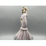 Nao by Lladro 1243 ‘Ready to dance’ in good condition