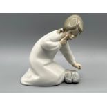 Lladro 4523 ‘Girl with slippers’ in good condition