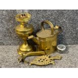 Lot of vintage brassware includes oil lamp (with glass chimney, kettle, thimbles & dog ornament etc