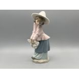 Nao by Lladro girl in straw hat, in good condition