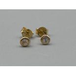 18ct gold diamond stud earrings (.58g)