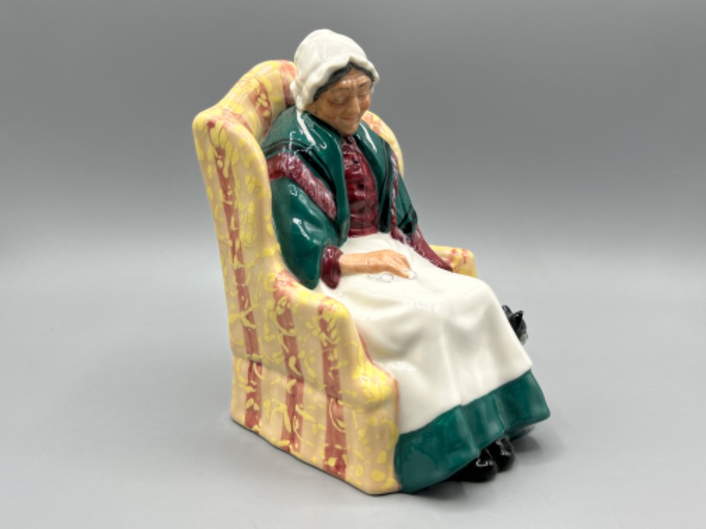 Royal Doulton HN 1974 ‘Forty winks’ Copr 1974 in good condition - Image 2 of 3