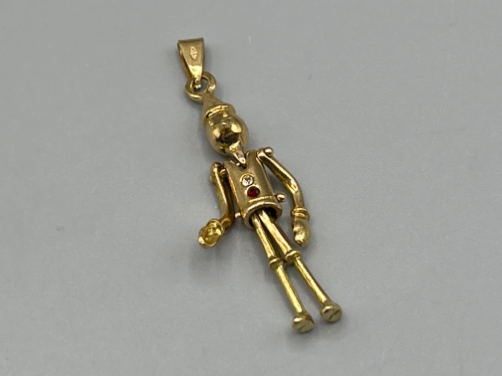 18ct gold Ruby and diamond stone Clown pendant (7.82g)