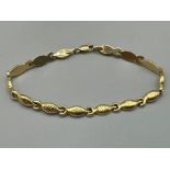 Ladies 18ct gold fancy link bracelet - Weighing 6.83g - Measurning 19cms