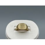 9ct Yellow Gold Vintage Signet Ring - Weighing 3.94 grams - Size Q 1/2