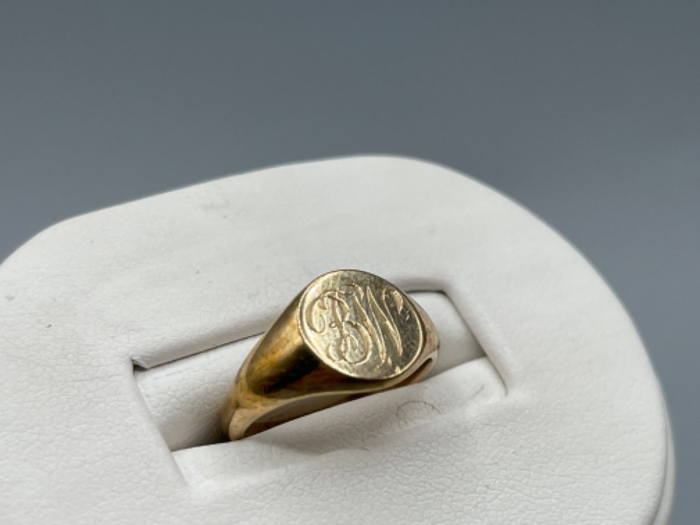 9ct Yellow Gold Vintage Signet Ring - Weighing 3.74 grams - Size F - Image 2 of 3