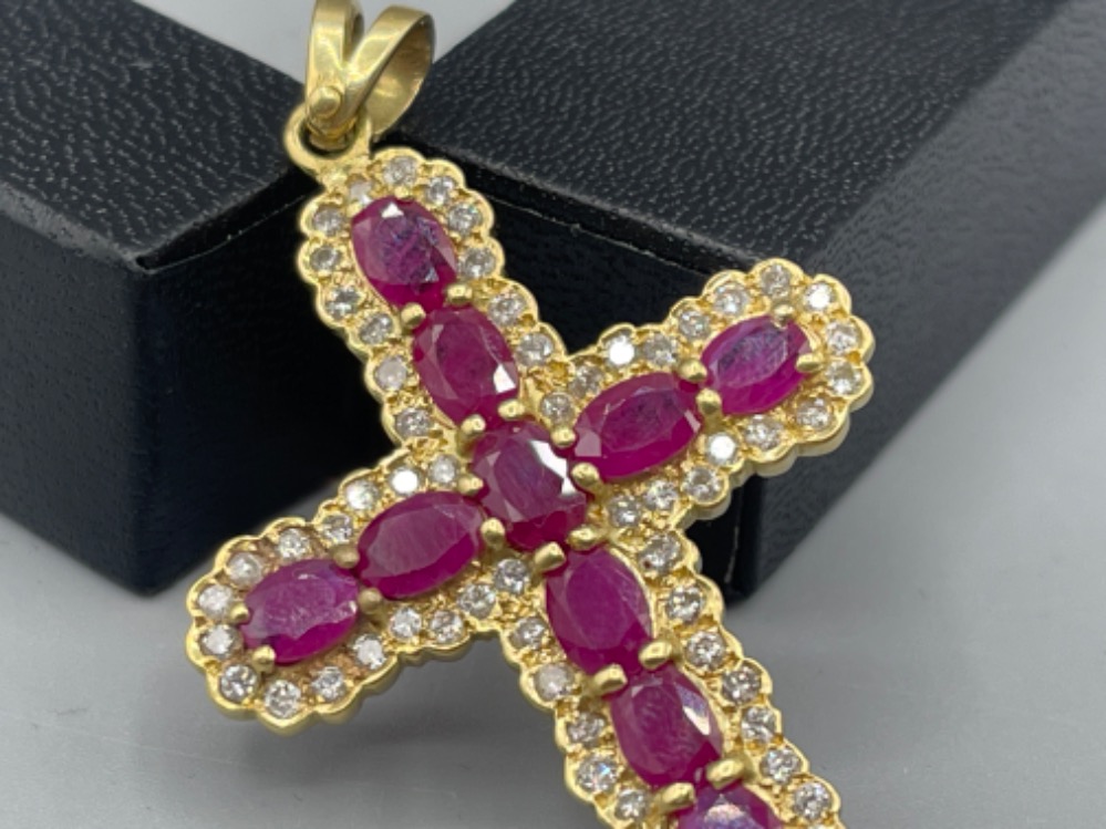 18ct Yellow Gold Ruby & Diamond Cross Pendant Set with 11 Rubies each approximately 5.5mm x 4.25mm - Image 3 of 3