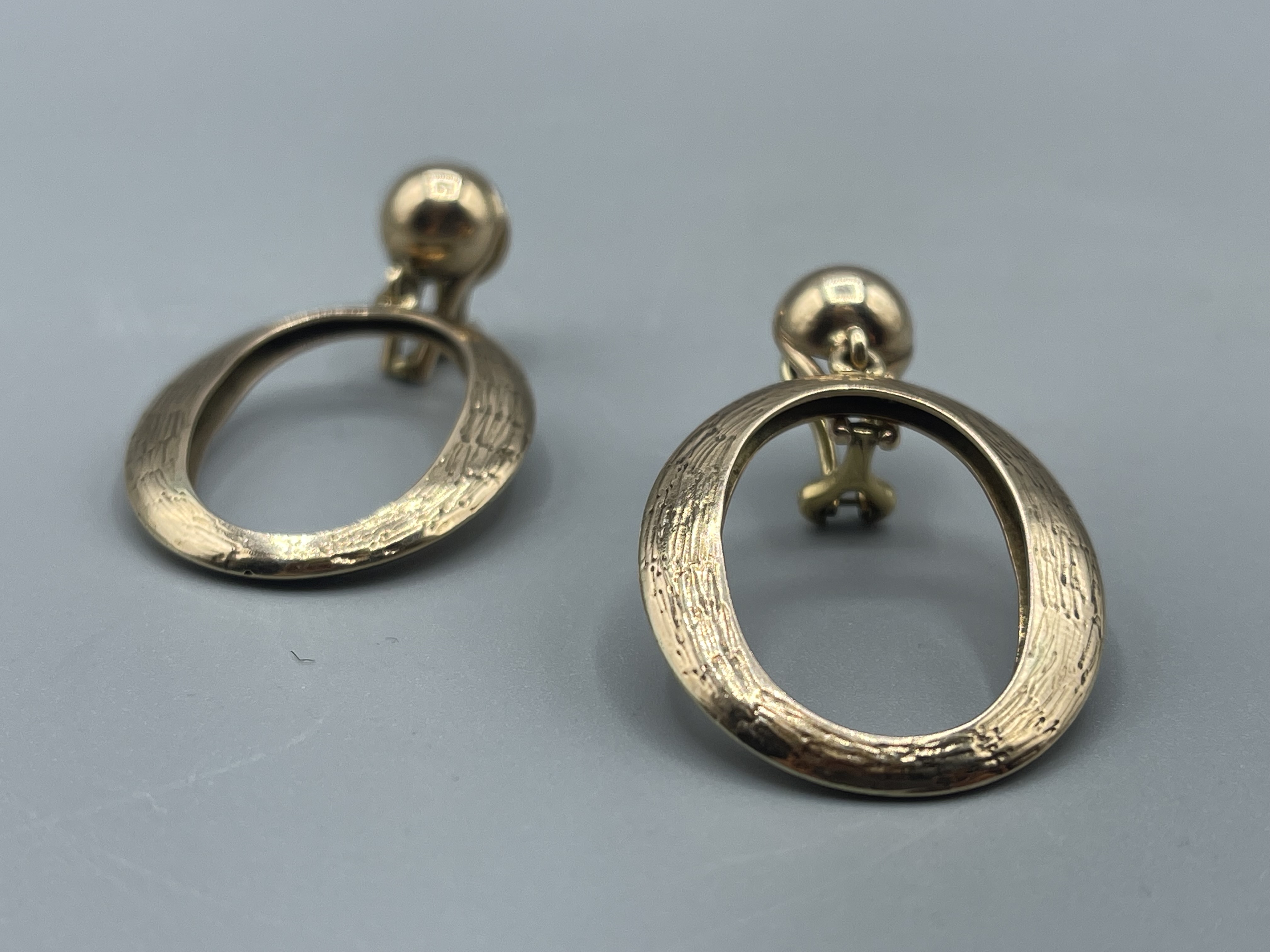 Circa 1960's 9ct Yellow Gold 'Door Knocker' Clip on Drop Earrings - Weighing 10.18 grams - Image 2 of 2
