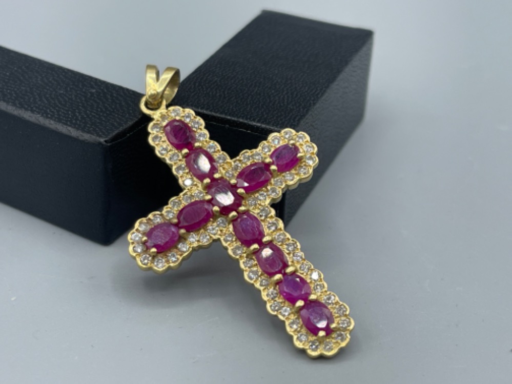 18ct Yellow Gold Ruby & Diamond Cross Pendant Set with 11 Rubies each approximately 5.5mm x 4.25mm - Image 2 of 3