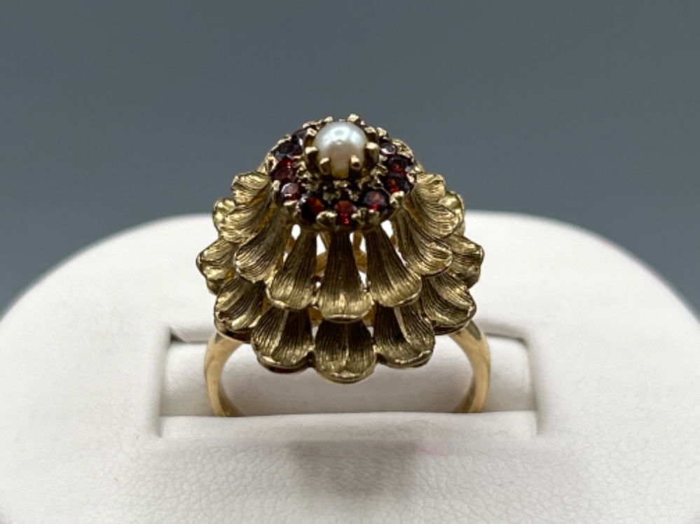 Ladies 9ct gold Pearl and Garnet cluster ornate ring, size P1/2 (5.87g)