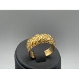 An Unusual 18ct Yellow Gold Edwardian Faux-Plait Keeper Ring - Hallmarks include Birmingham 1901 -