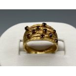 Ladies 9ct gold Garnet 10 stone fancy ring, size O1/2 (4.87g)