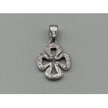 Ladies 18ct white gold diamond round cross pendant (2.97g)