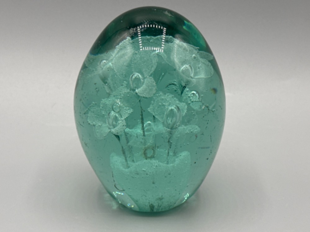 Victorian green glass dump “flower pot design with 8 flowers” - Height 10cm - Image 2 of 4