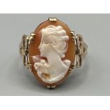 Ladies stunning 9ct gold Cameo ring - Weighing 2.68 grams - Size L