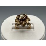 Ladies 9ct gold Pearl and Garnet cluster ornate ring, size O1/2 (6.33g)