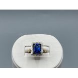 9ct Yellow Gold Sapphire Ring - This ring comprises of four small diamonds - Weighing 4.05 grams -