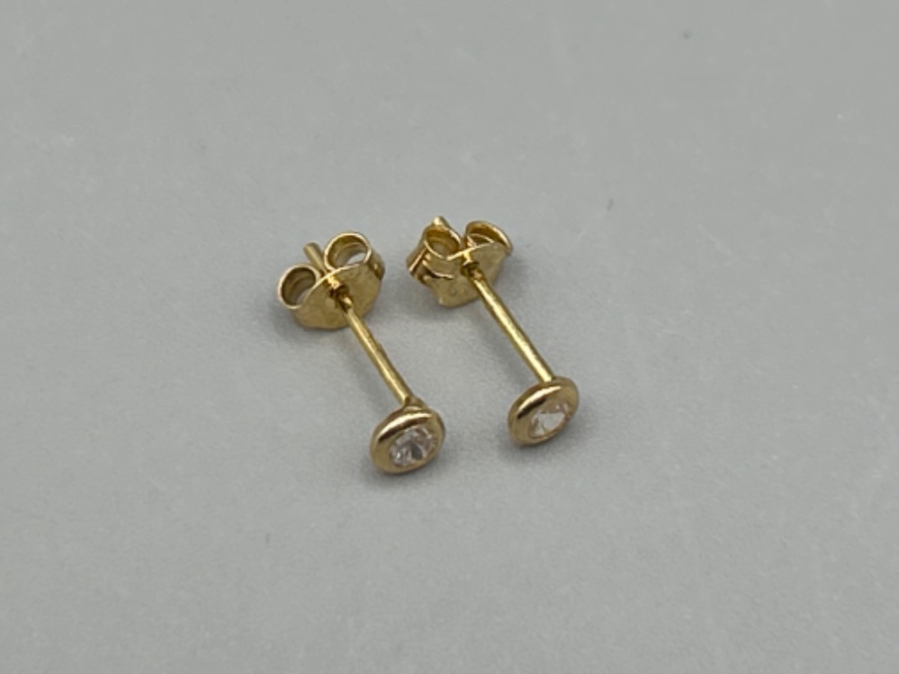 Ladies 18ct gold diamond stud earrings (.58g) - Image 2 of 2