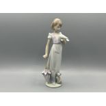 Lladro signed 7611 ‘Summer stroll’ in good condition and original box