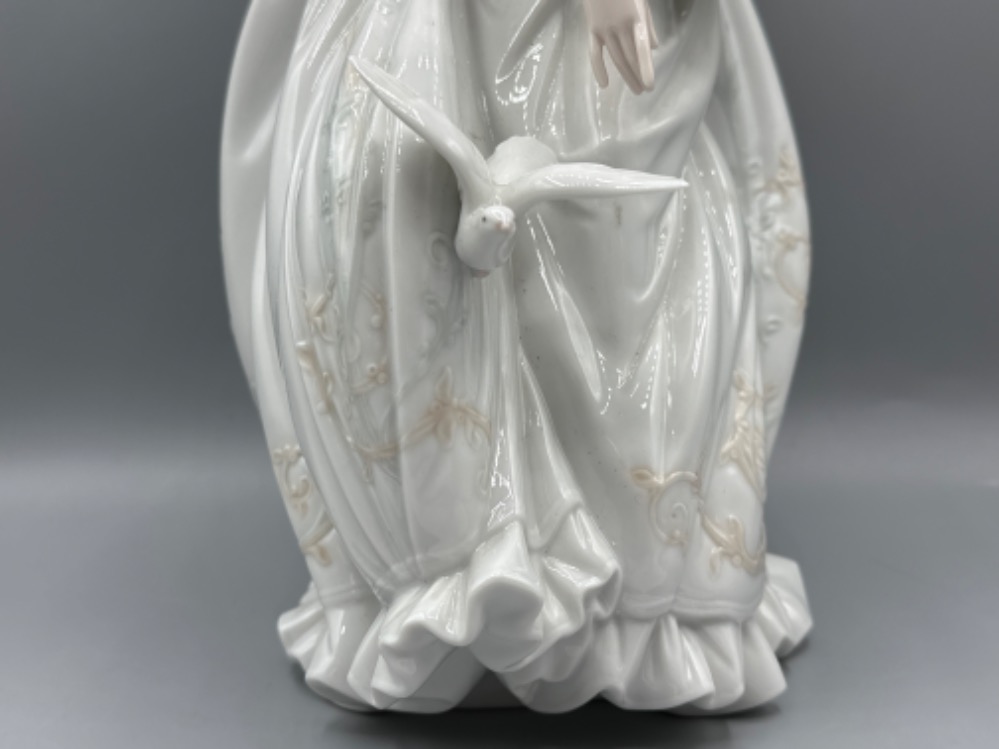 Large Lladro figure 1867 Flowers Of Peace, signed on base, good condition, height 32cm - Image 3 of 4