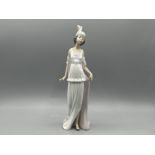 Lladro 5788 ‘Talk of the town’ in good condition and original box