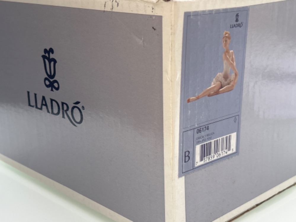Lladro 6174 ‘Graceful pose’ in good condition and original box - Image 4 of 4