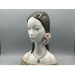 Lladro 4668 ‘Maja head bust’ in good condition and plinth