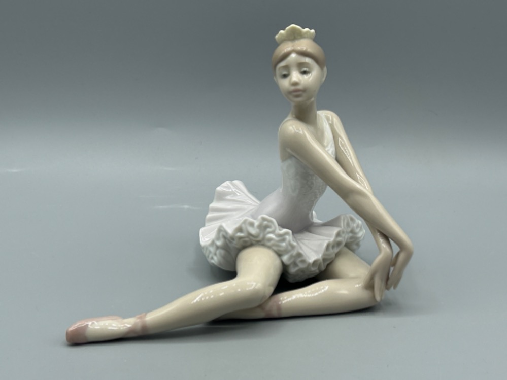 Lladro 6174 ‘Graceful pose’ in good condition and original box