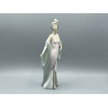 Lladro 5787 ‘sophisticate’ in good condition and original box