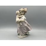 Lladro 6681 ‘Playing Mom’ in good condition and original box