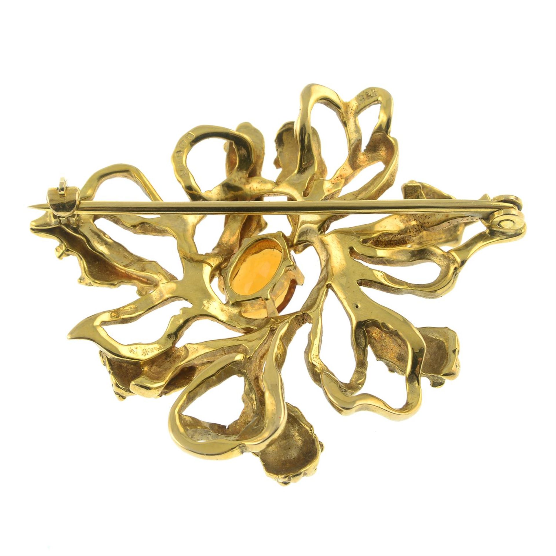 A 1970s 9ct gold citrine abstract brooch, by Cropp & Farr. - Bild 2 aus 2