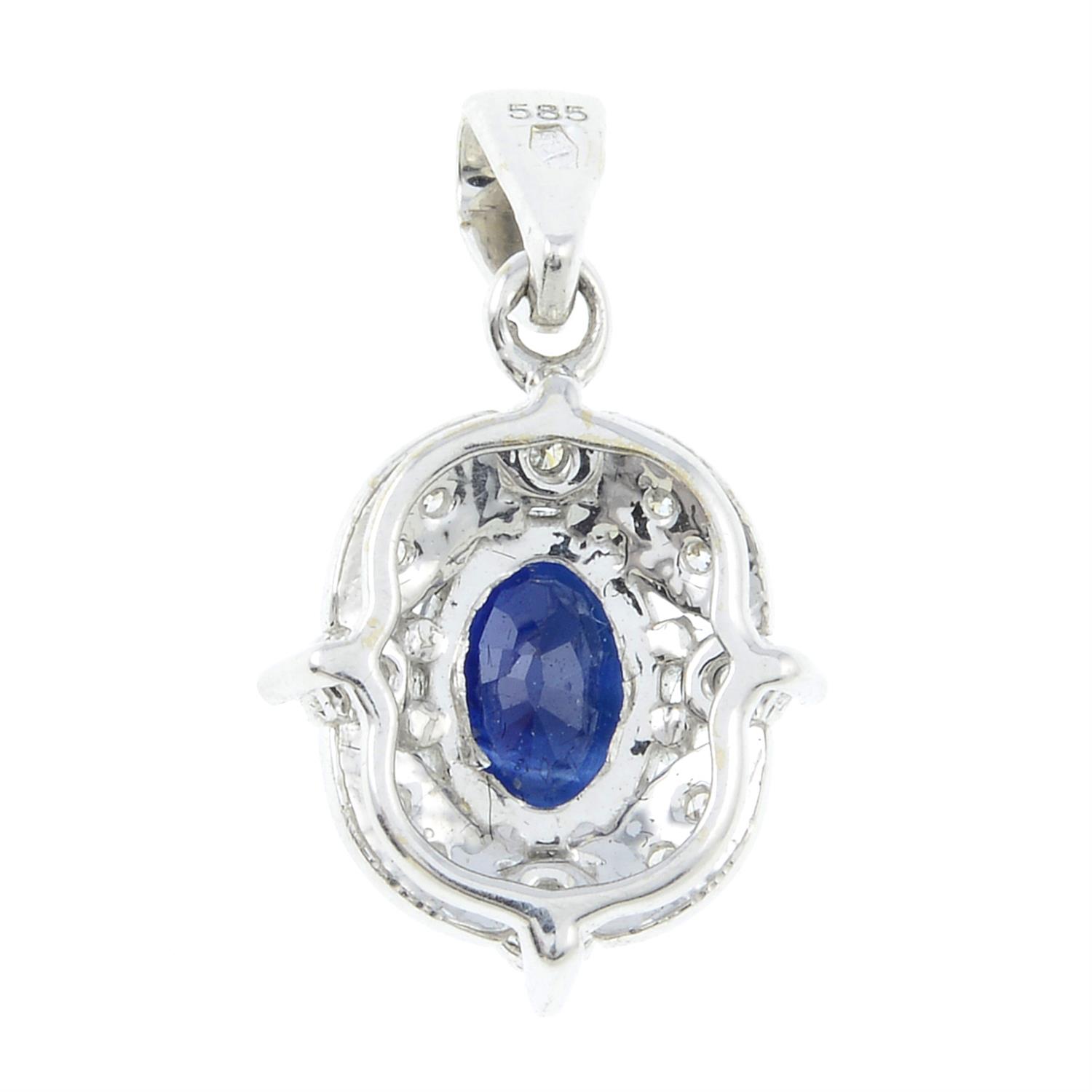 A sapphire and diamond pendant. - Bild 2 aus 2