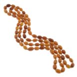 An amber single-strand necklace, AF.