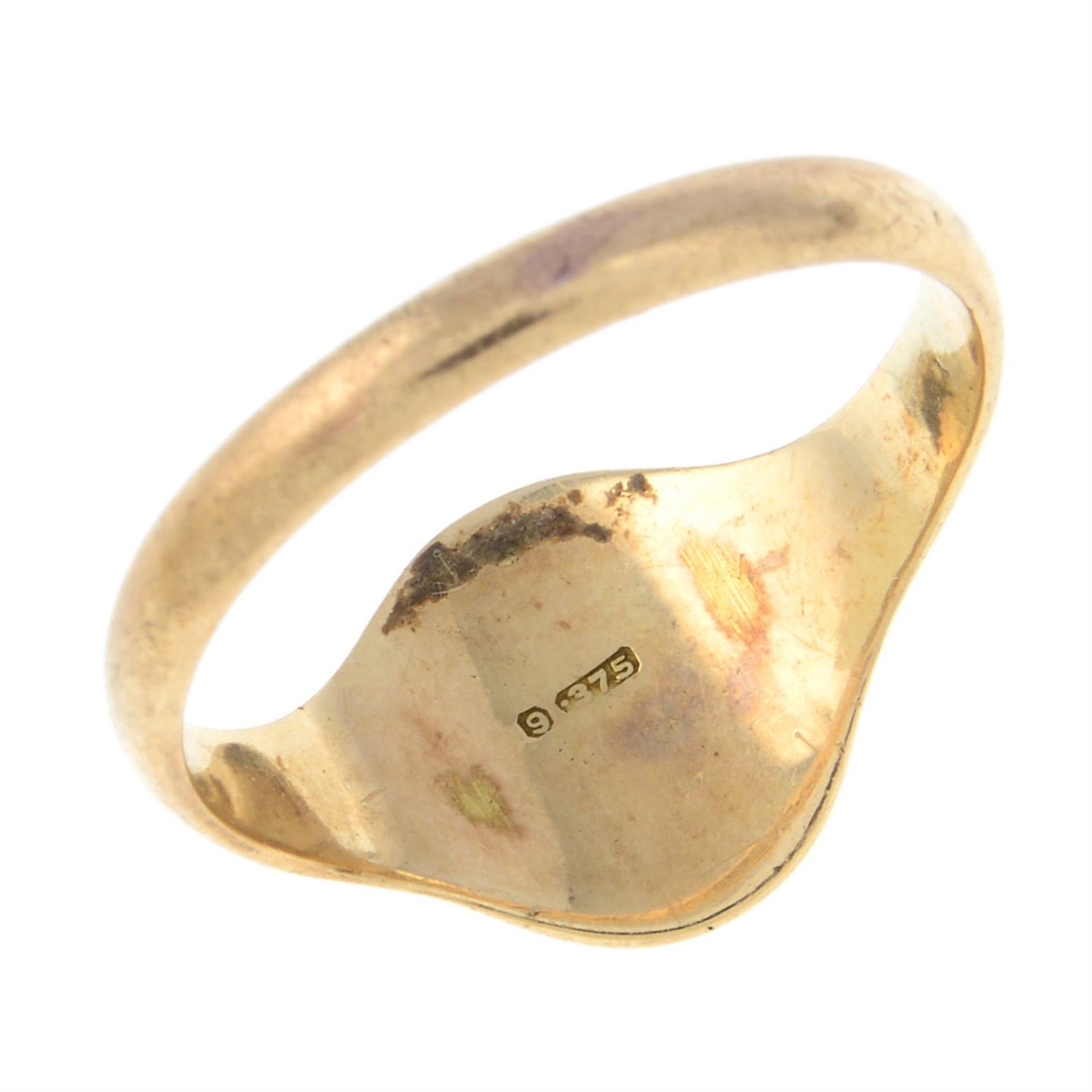 An early 20th century 9ct gold and enamel Royal Army Service Corps signet ring. - Image 2 of 2