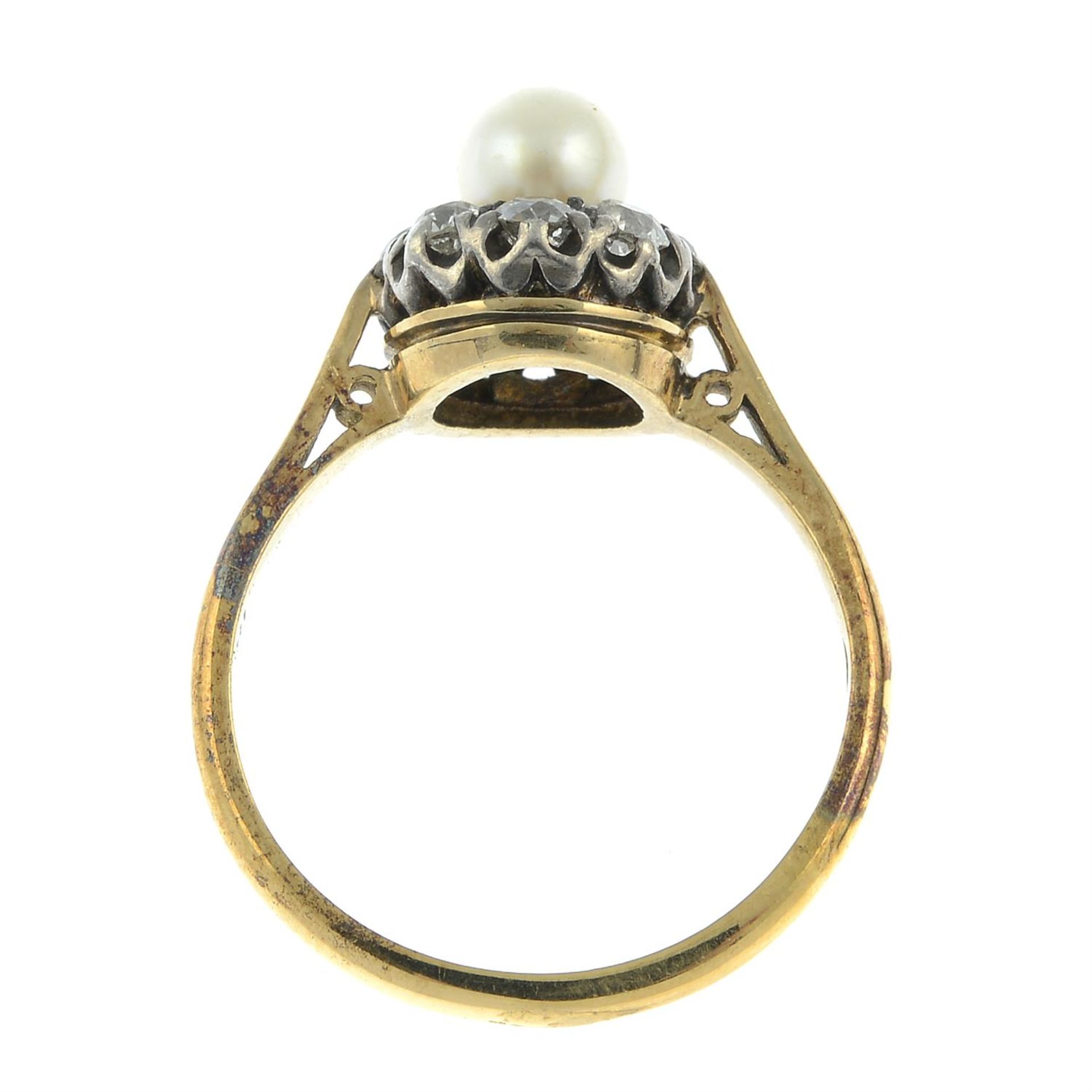 A late Victorian silver and gold pearl and old-cut diamond cluster ring. - Bild 5 aus 6