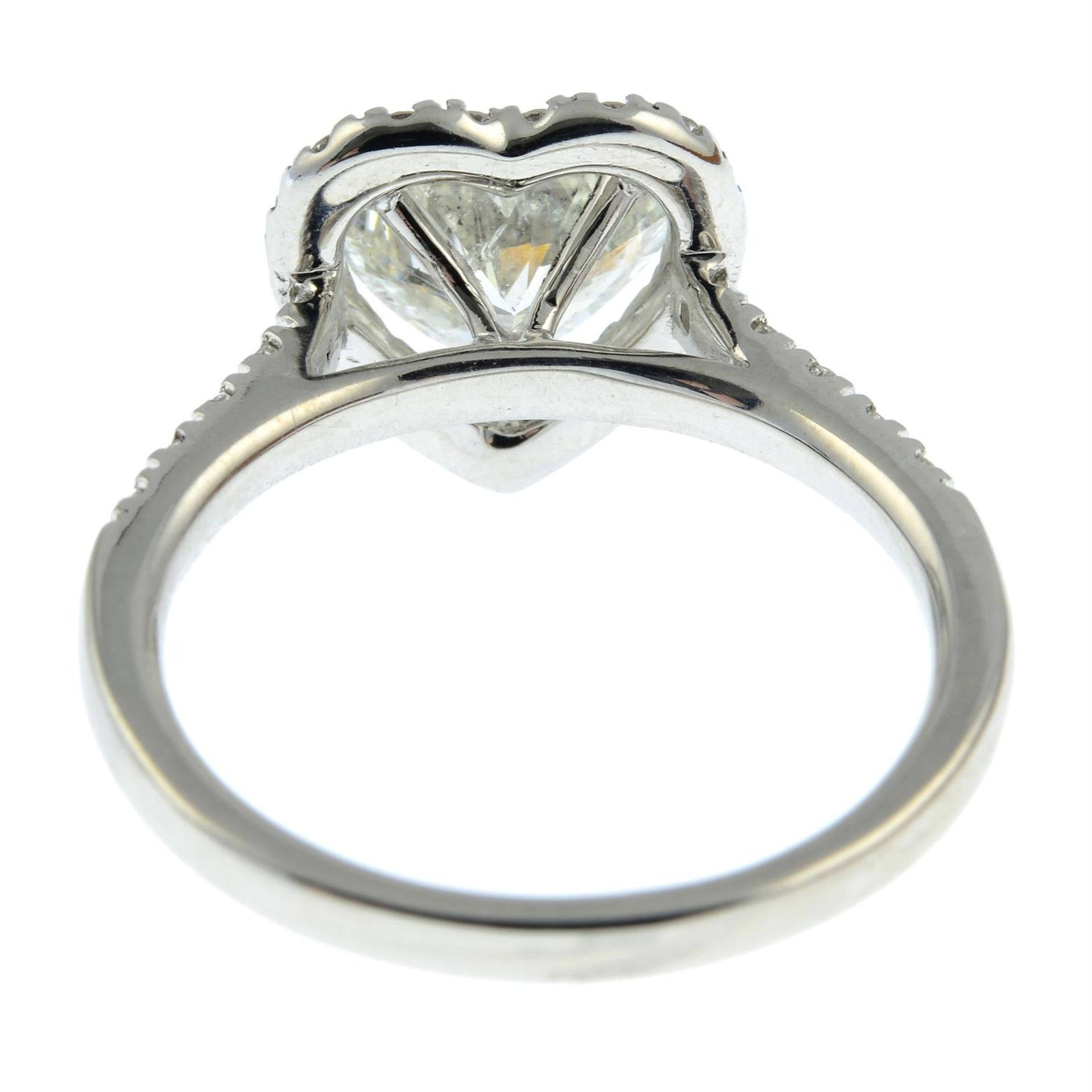 An 18ct gold laser-drilled heart-shape diamond single-stone ring, with brilliant-cut diamond - Bild 4 aus 6