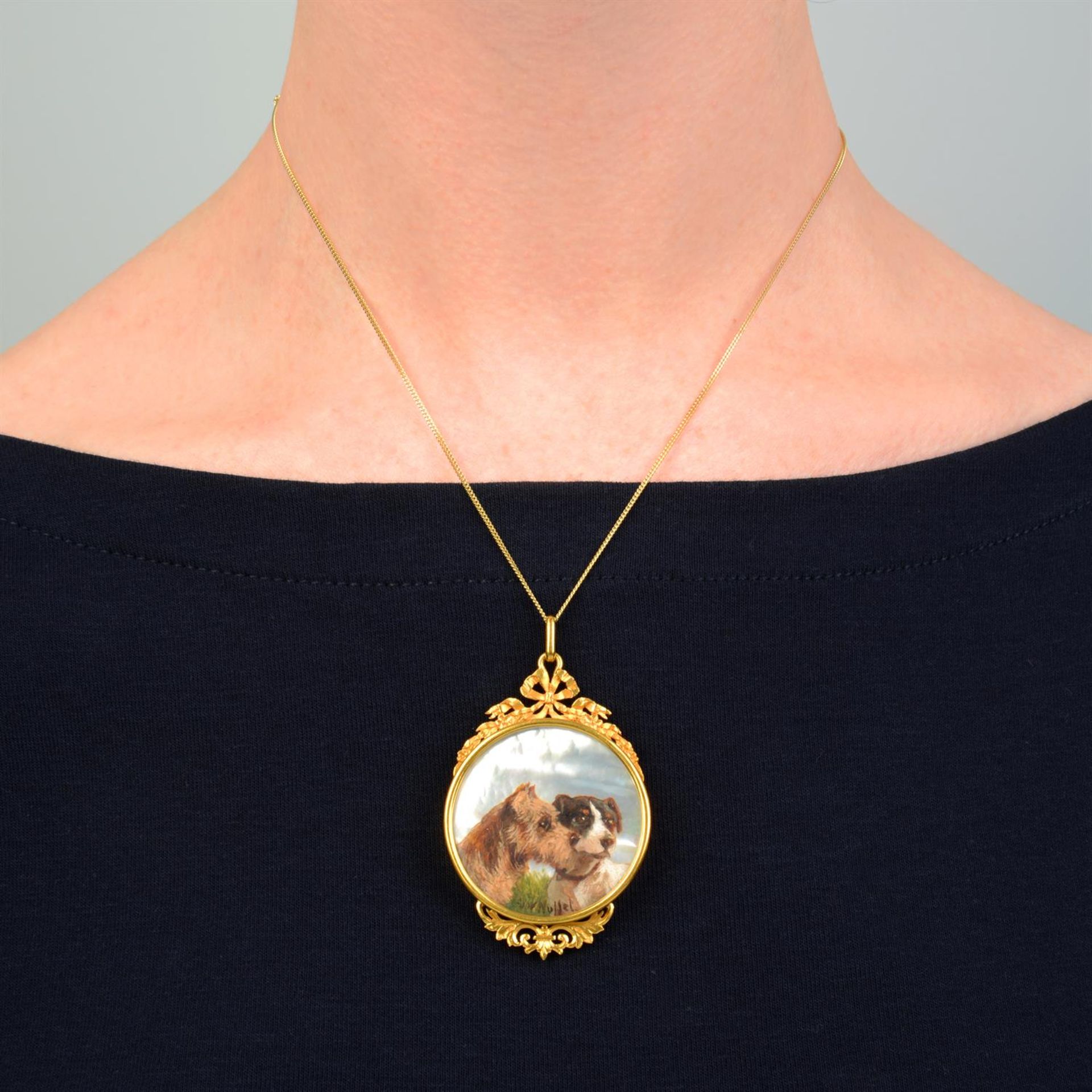 An early 20th century portrait miniature pendant of two dogs on mother-of-pearl, with gold Belle - Image 4 of 4