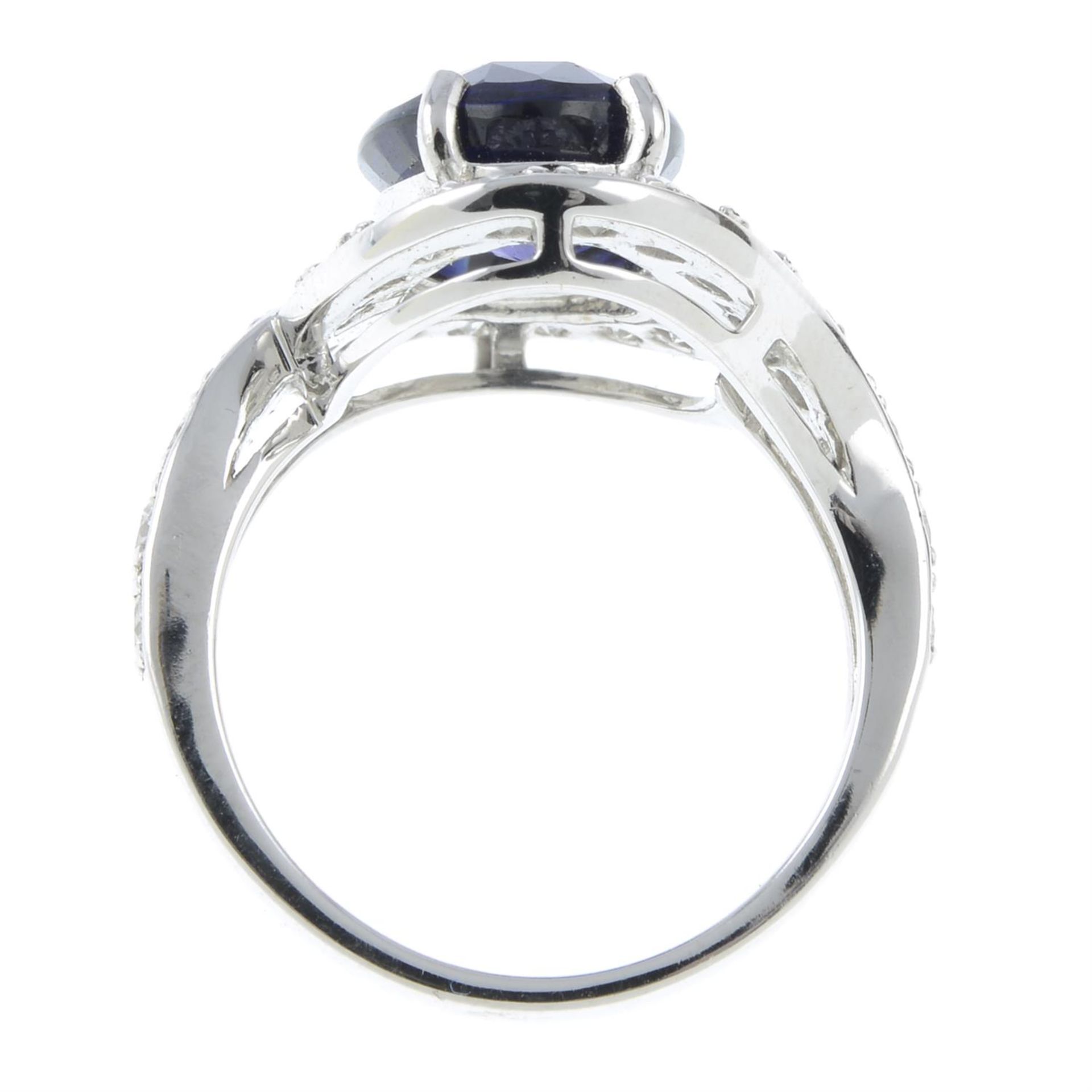 A sapphire and brilliant-cut diamond dress ring. - Bild 5 aus 6