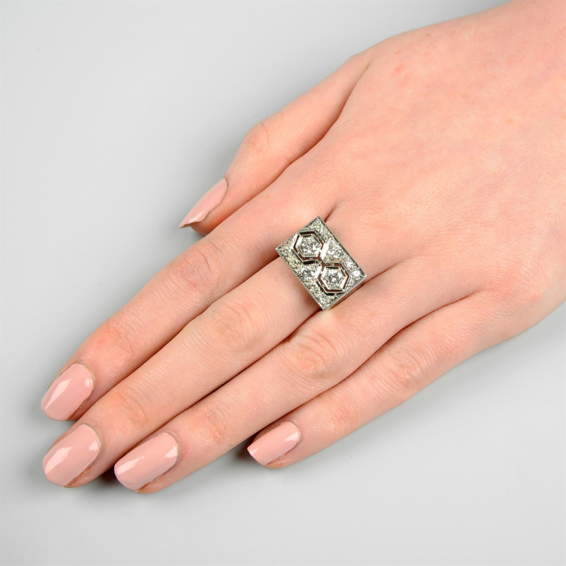 A brilliant and single-cut diamond pierced dress ring. - Bild 5 aus 5