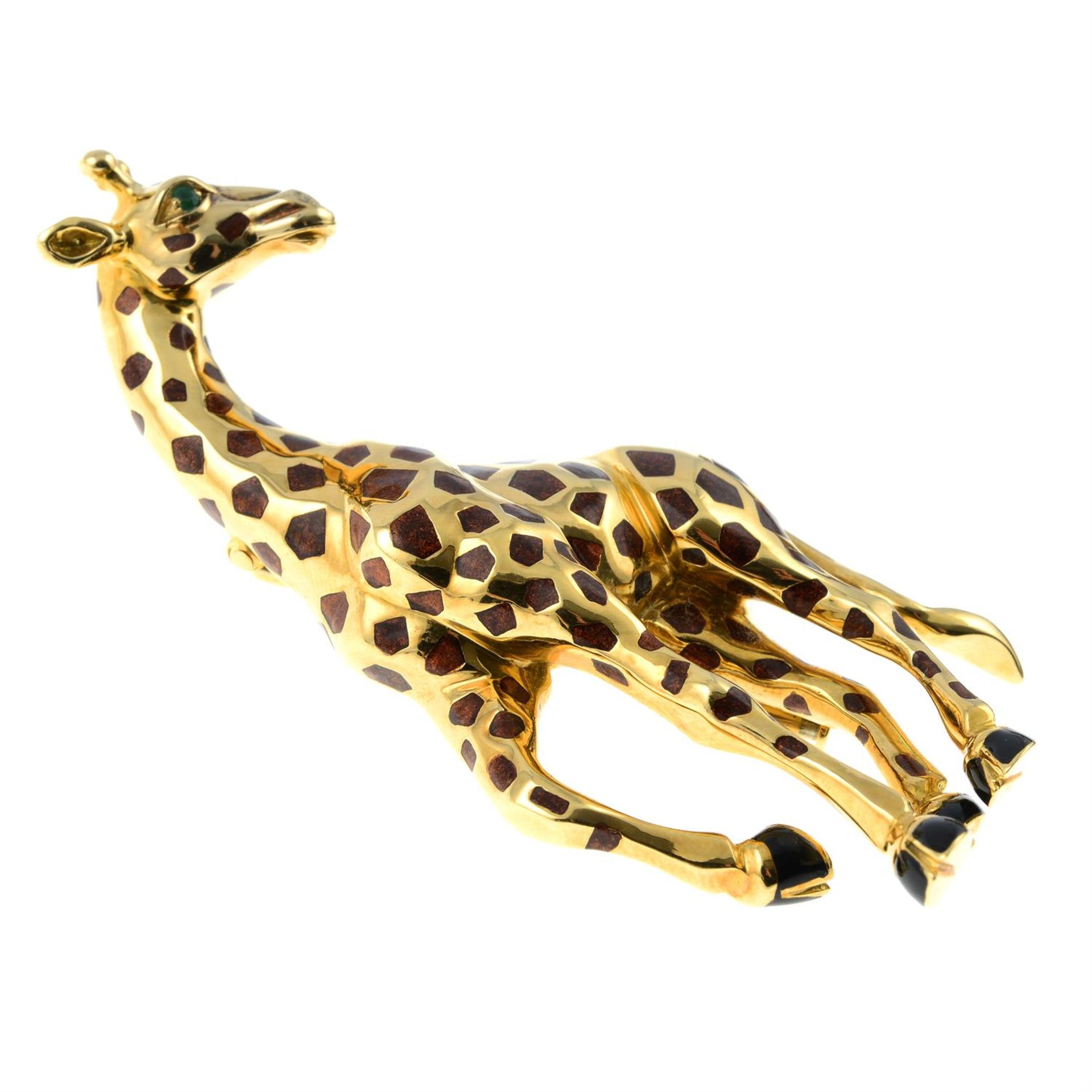An enamel giraffe brooch, with emerald eyes, by Cartier. - Bild 4 aus 5