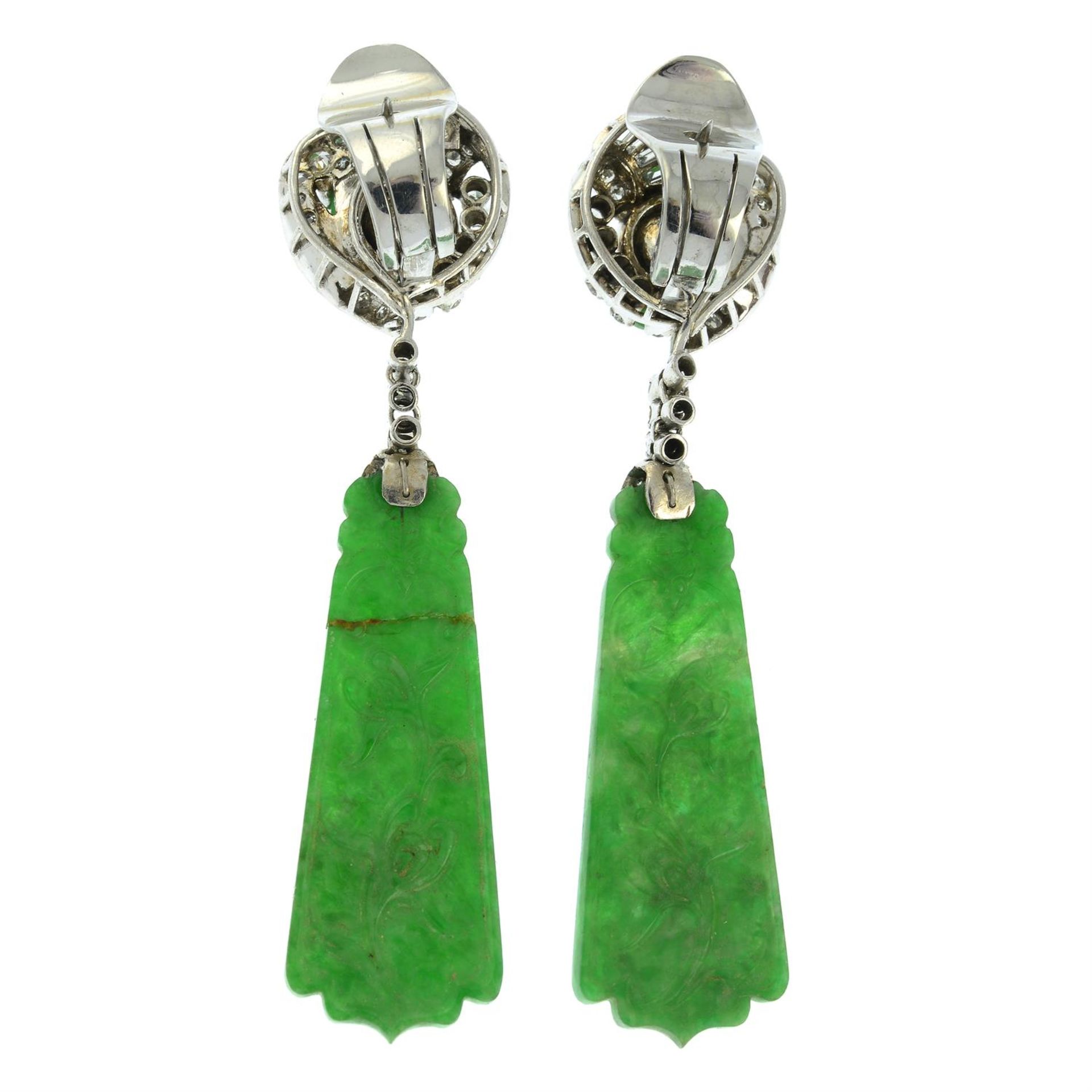 A pair of mid 20th century carved jade panel and vari-cut diamond earrings. - Bild 3 aus 3