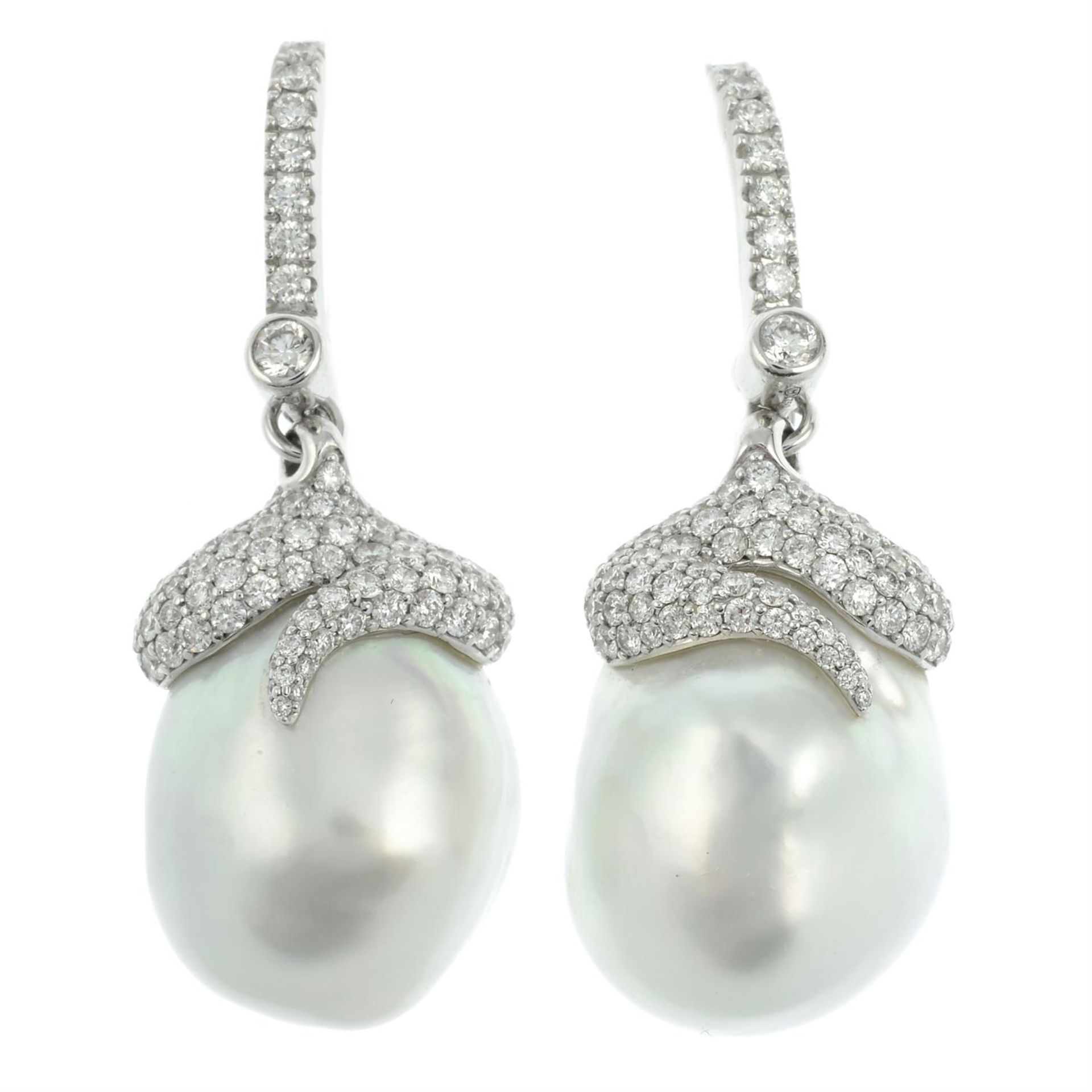 A pair of 18ct gold South Sea baroque cultured pearl and diamond earrings, by Mikimoto. - Bild 2 aus 3