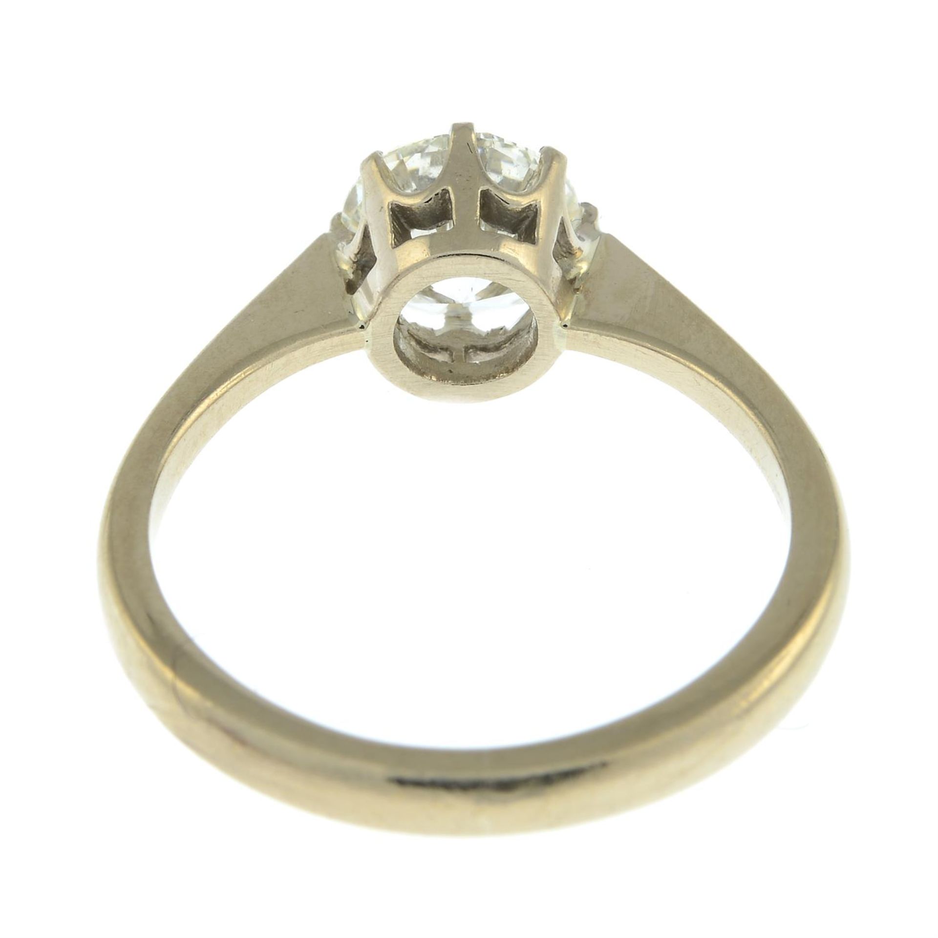 An 18ct gold brilliant-cut diamond single-stone ring. - Bild 4 aus 5