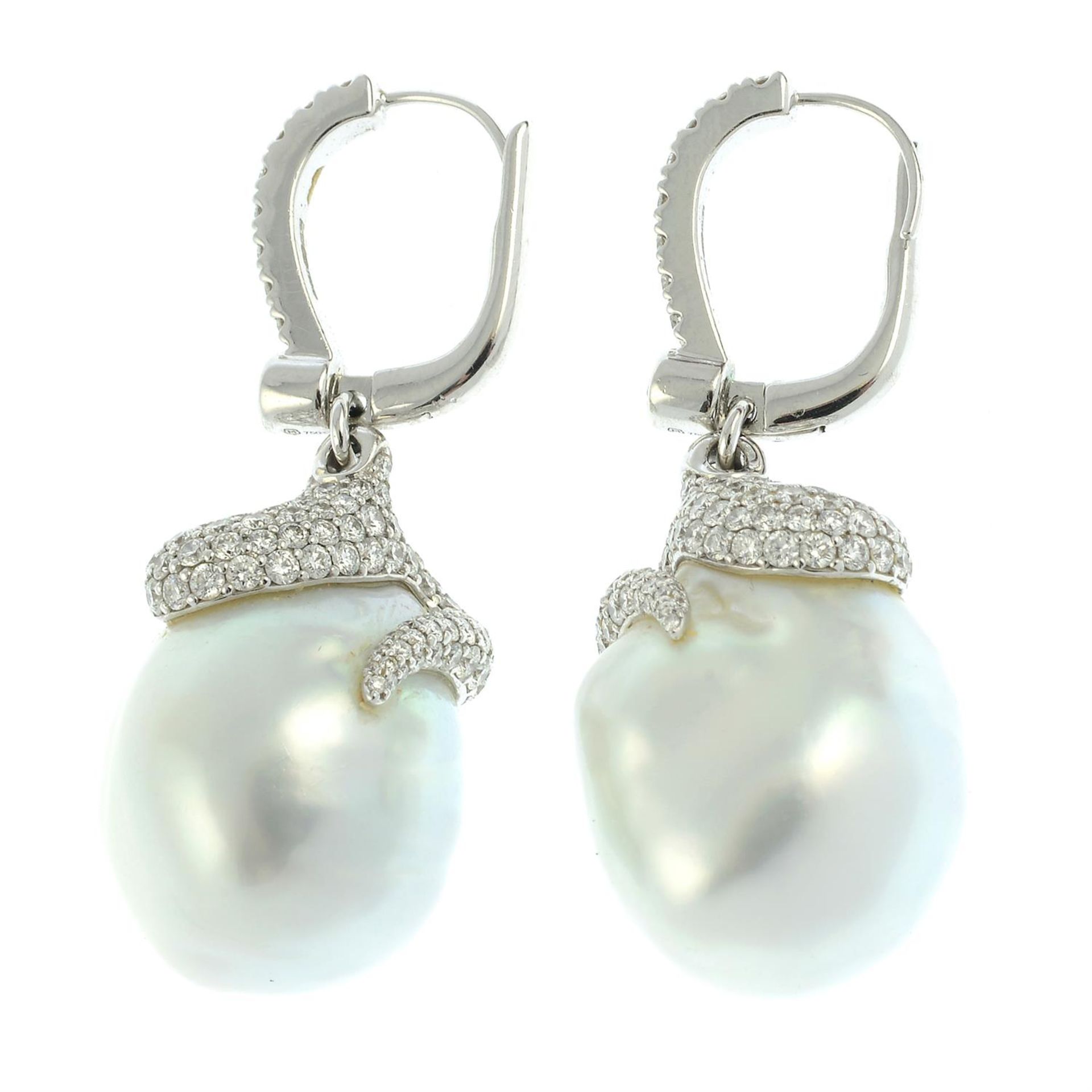 A pair of 18ct gold South Sea baroque cultured pearl and diamond earrings, by Mikimoto. - Bild 3 aus 3