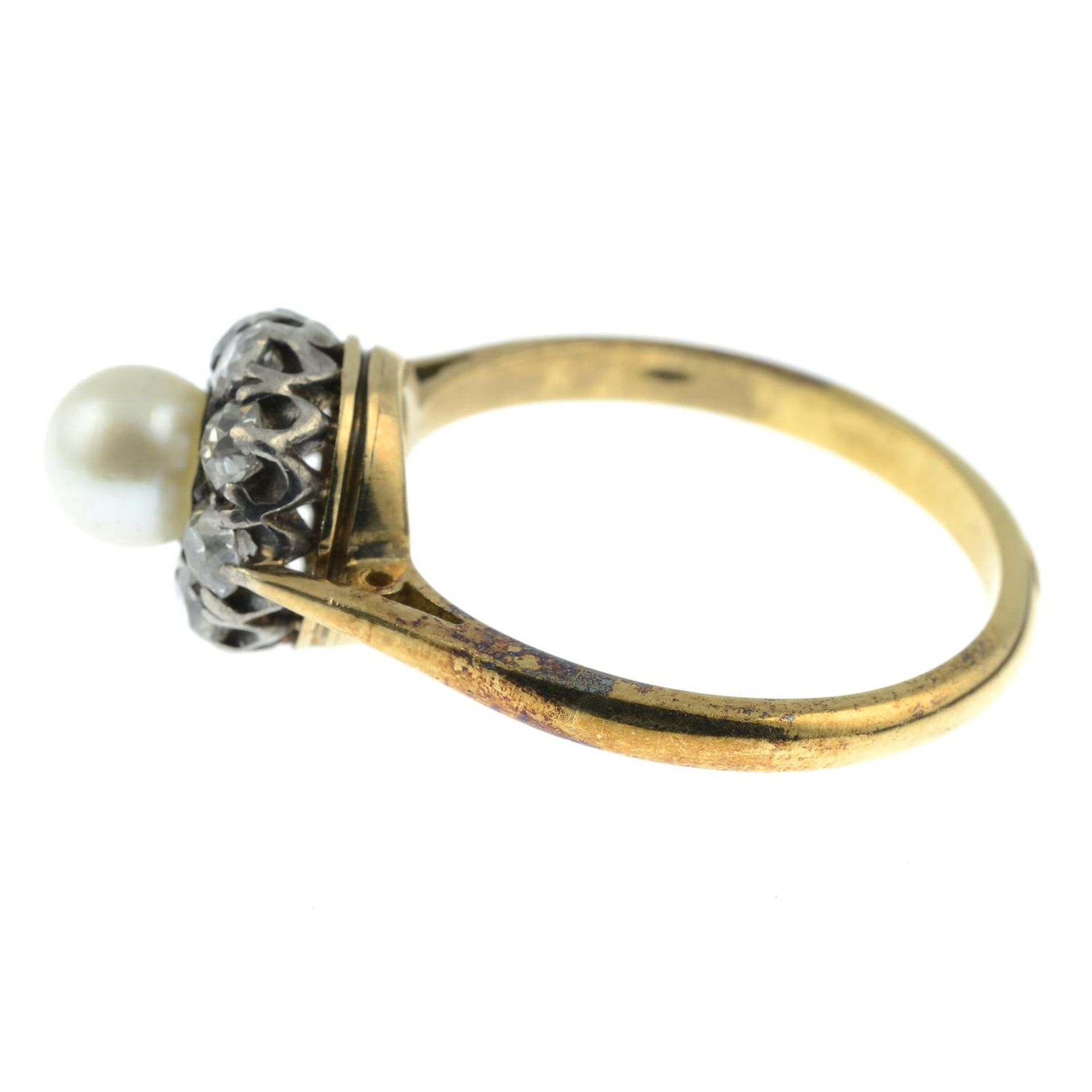 A late Victorian silver and gold pearl and old-cut diamond cluster ring. - Bild 3 aus 6