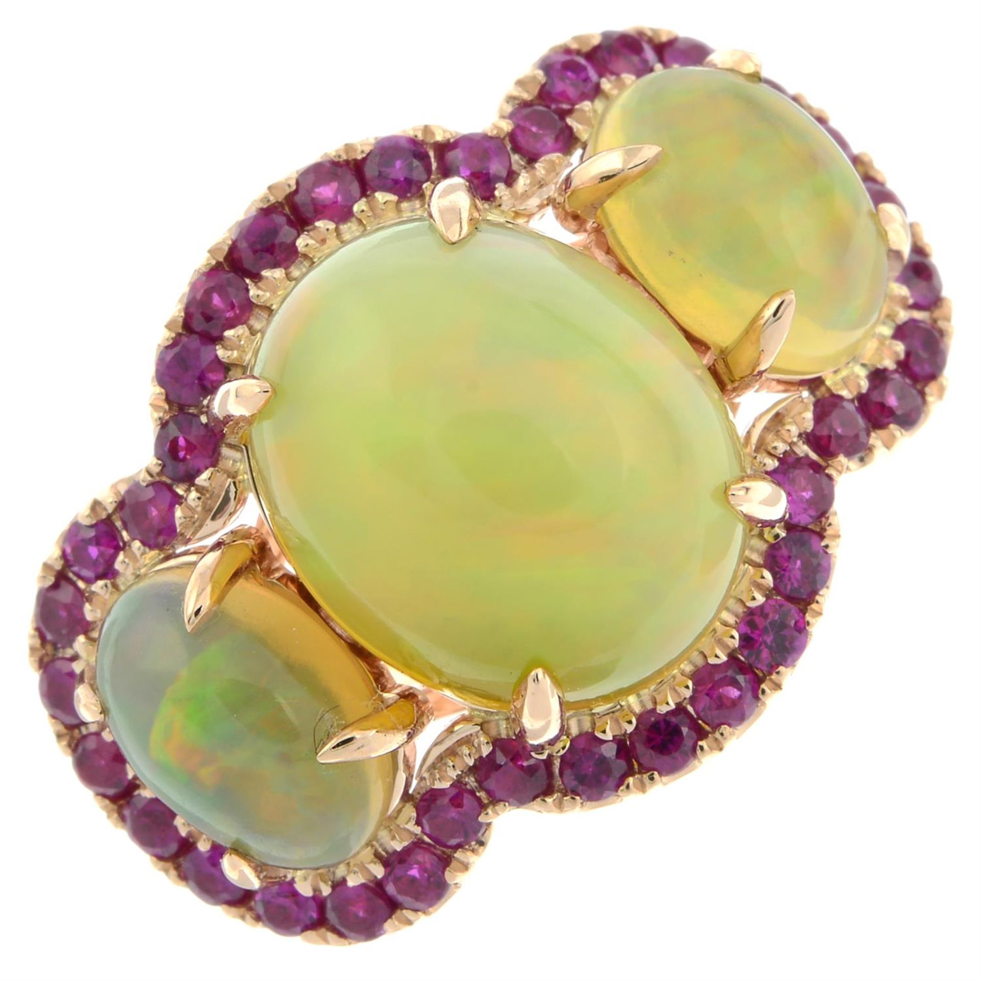 A graduated opal three-stone ring, with ruby shared surround. - Bild 2 aus 6