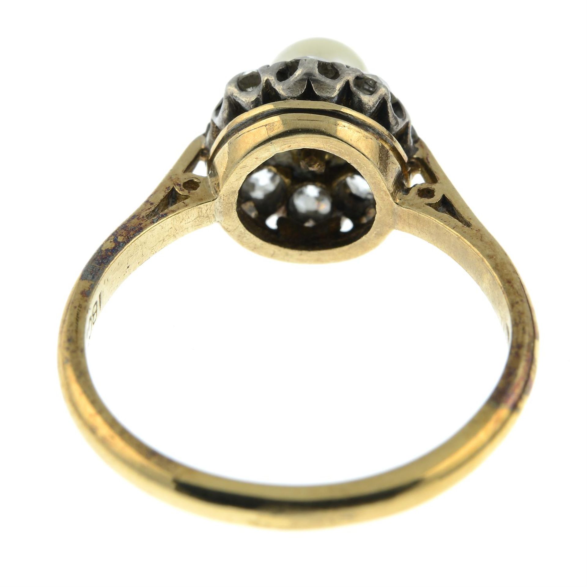 A late Victorian silver and gold pearl and old-cut diamond cluster ring. - Bild 4 aus 6