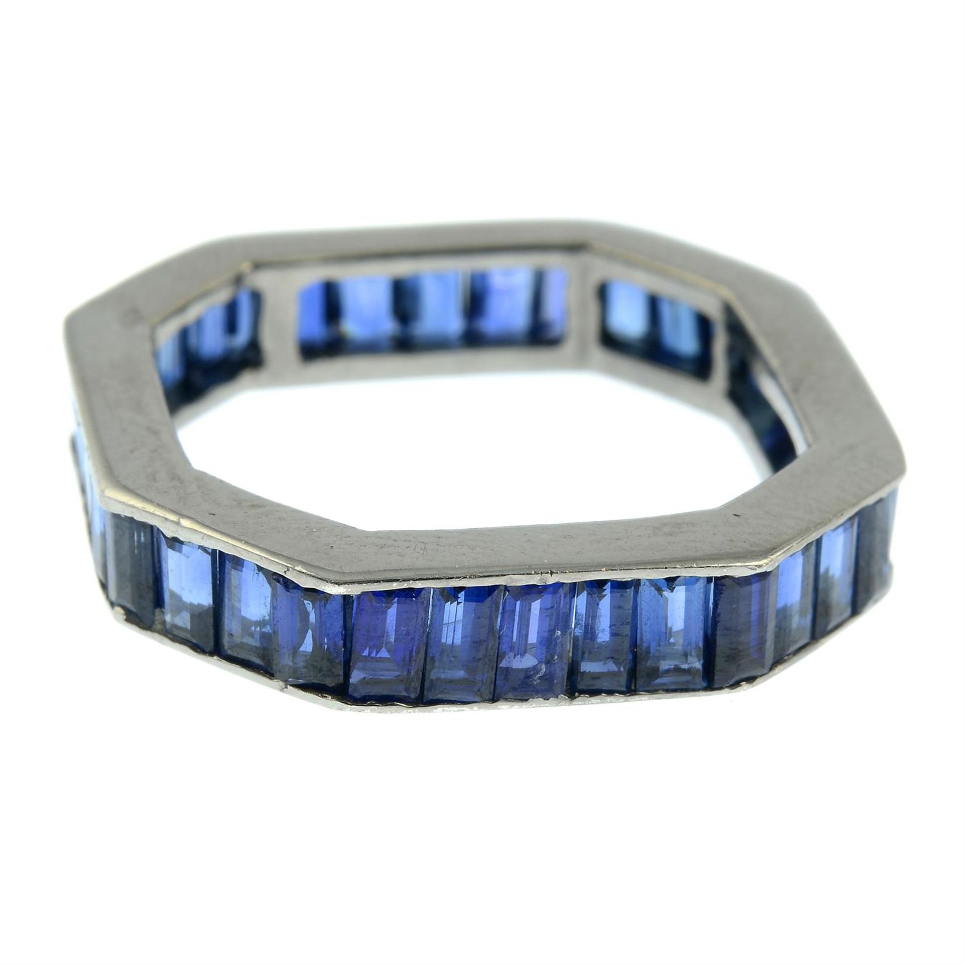 A rectangular-shape sapphire octagonal-shape full eternity ring. - Bild 3 aus 5