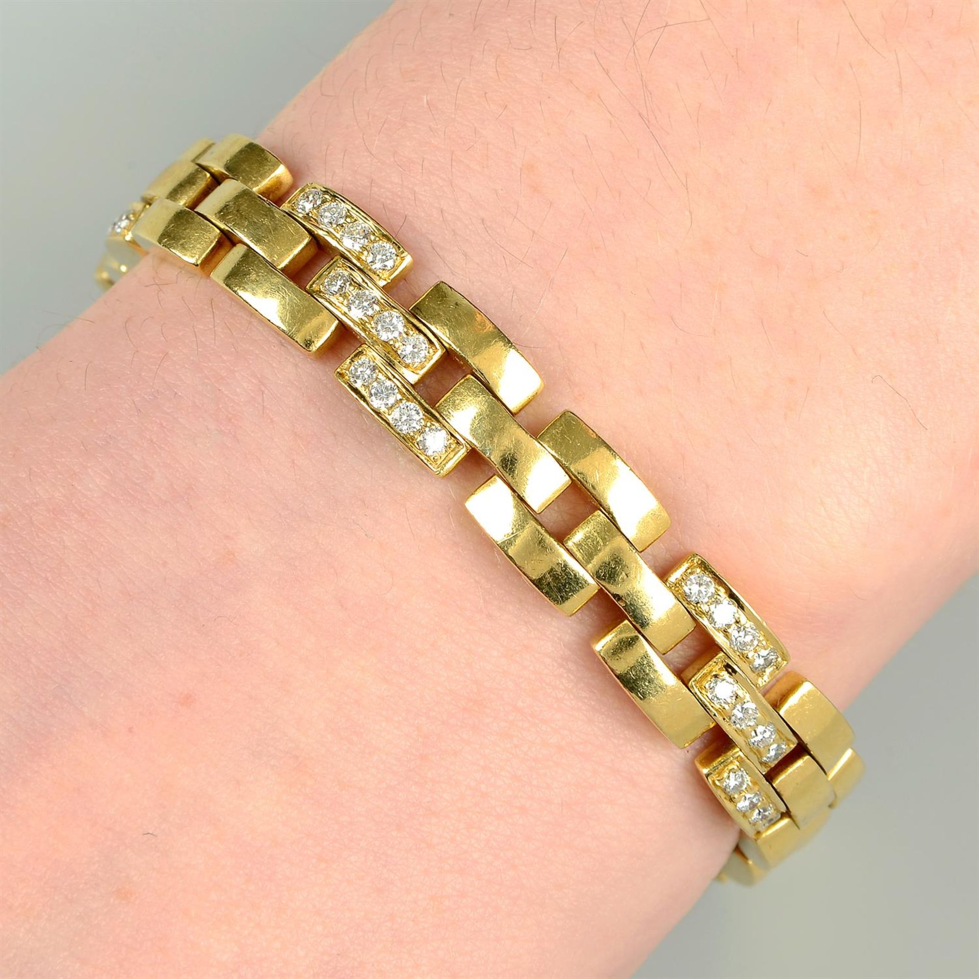 A brilliant-cut diamond link bracelet.